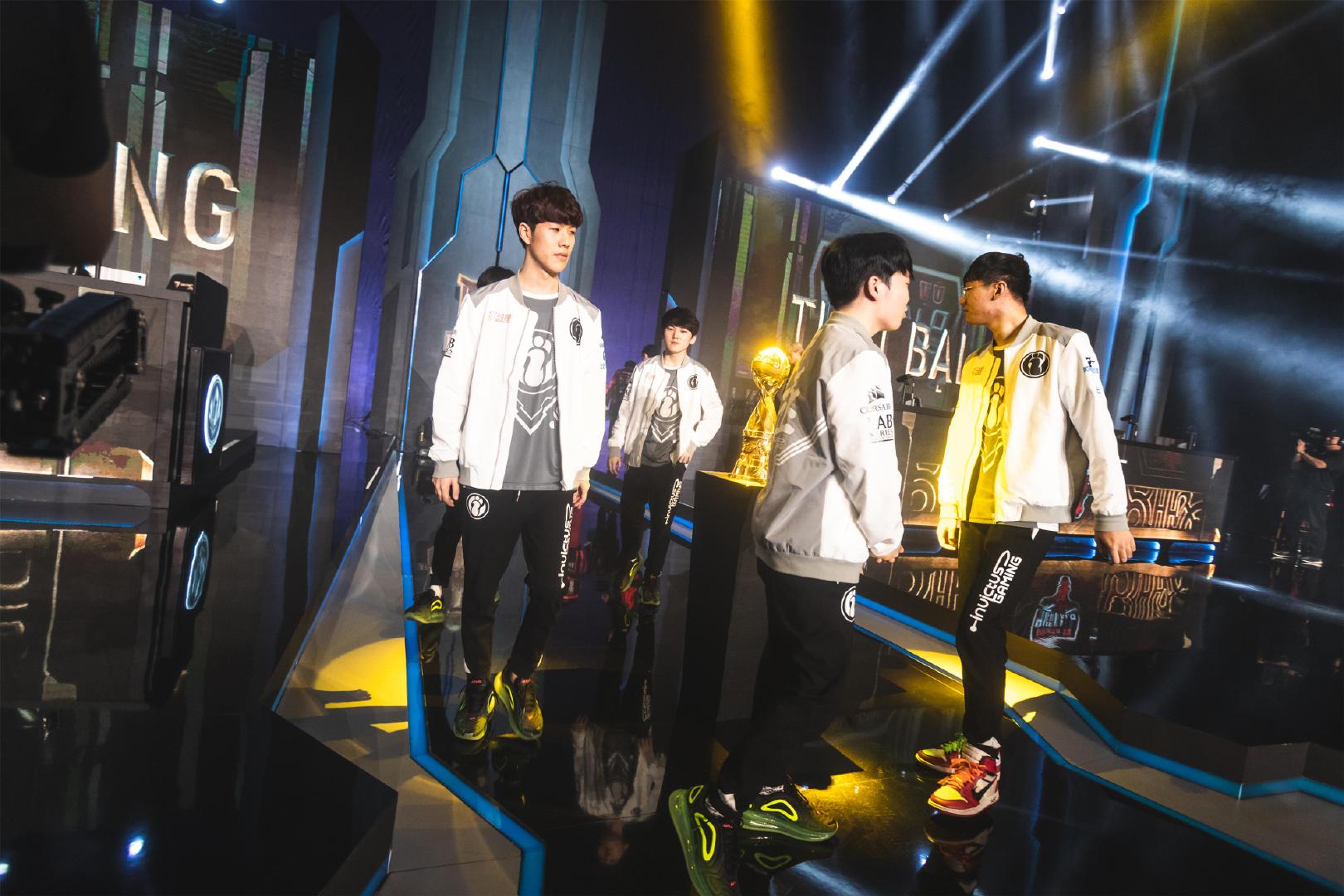 这能逆转吗？小三大嘴全力开火，击杀了 Leyan 团队处于巨大的劣势，扭转了局面